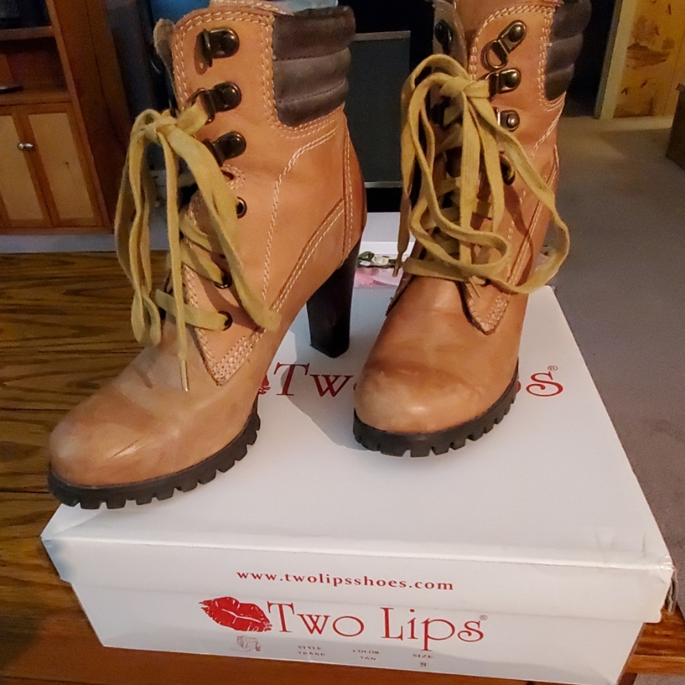 Heeled boots